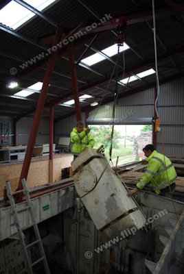 S130 - Removing an oil tank