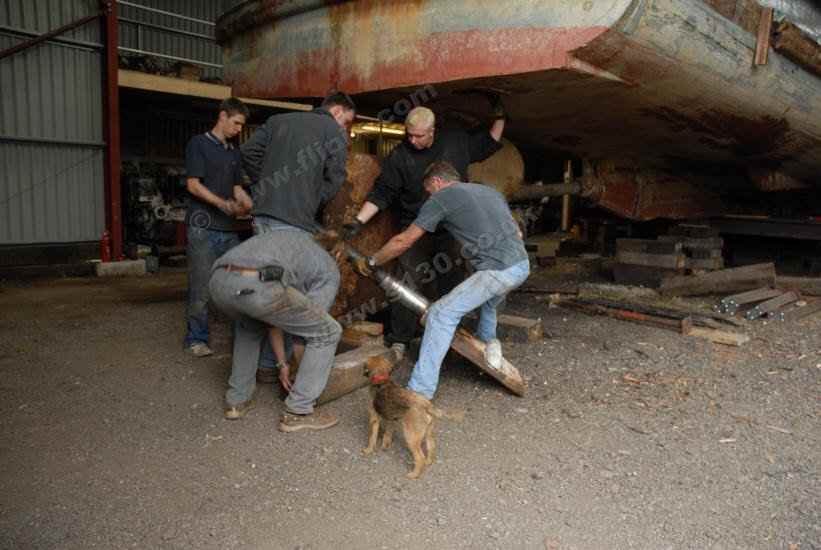 S130 - Removing the starboard trim rudder