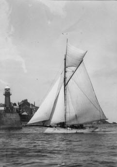 Gaff Cutter "Halcyon" as "Mamie" - Post War